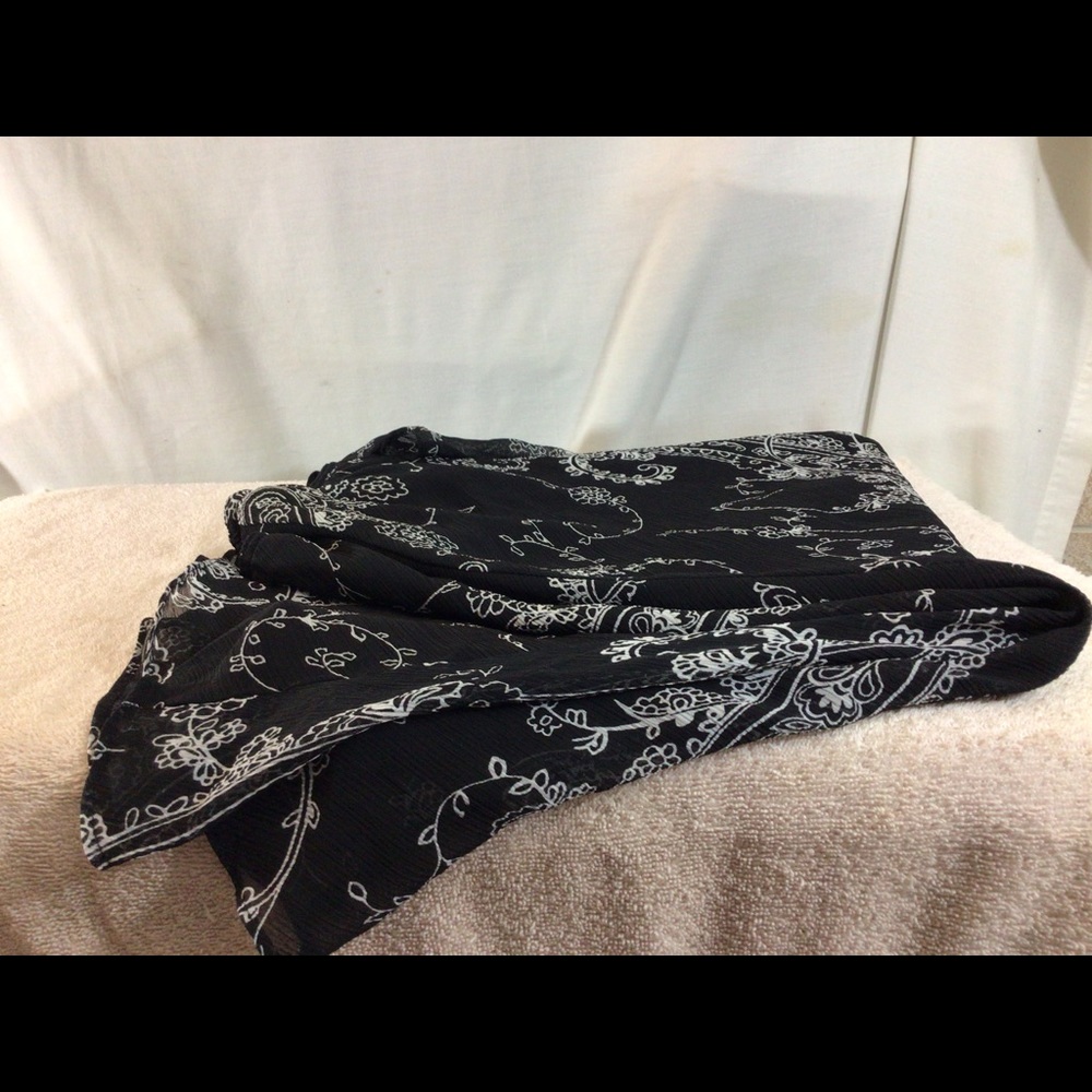 Woman’s Sz M CATO Blk & White Floral/Vine Skirt - Picture 7 of 11